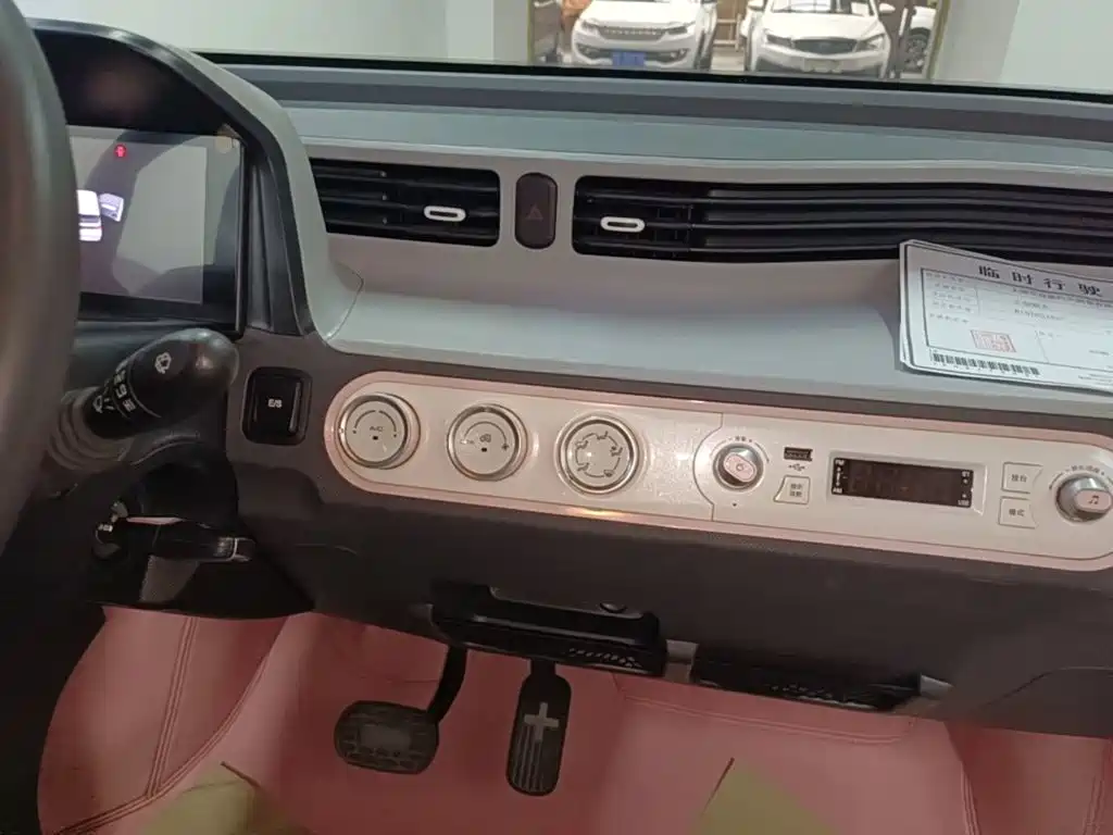 Wuling MINIEV — миниатюра 13