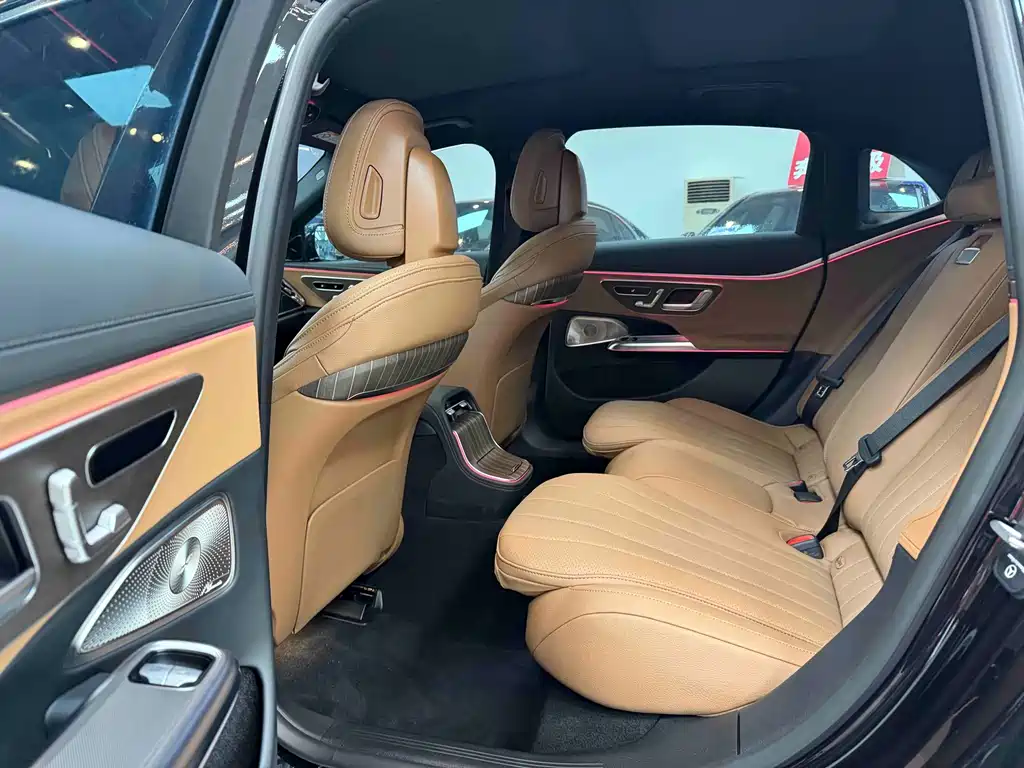 Mercedes-Benz E-Class — миниатюра 12