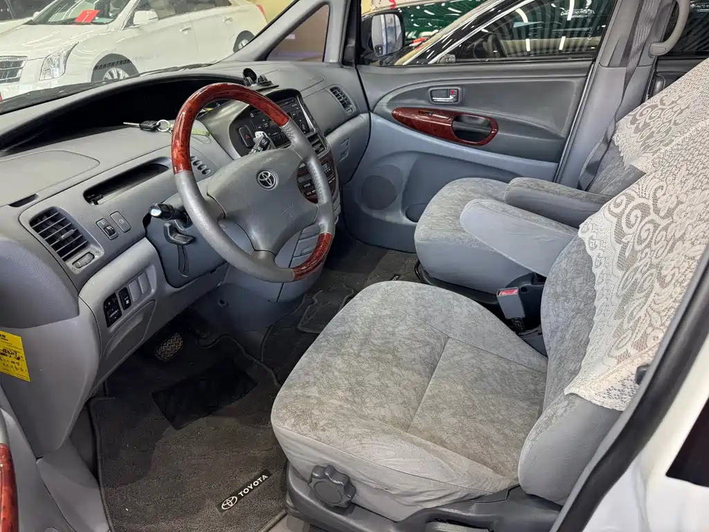 Toyota Previa — миниатюра 4