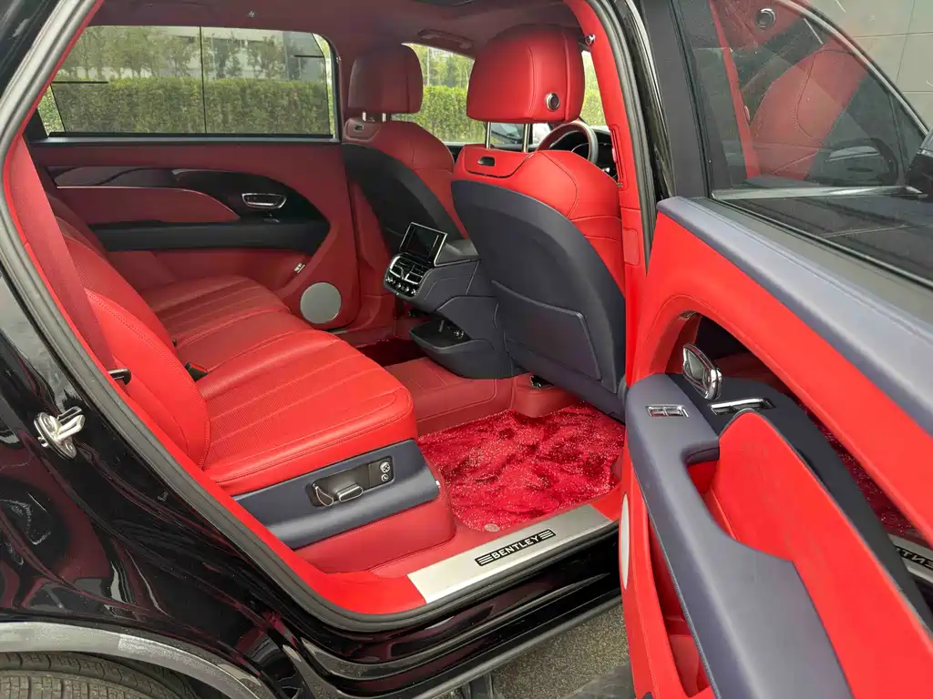 Bentley Bentayga — миниатюра 7