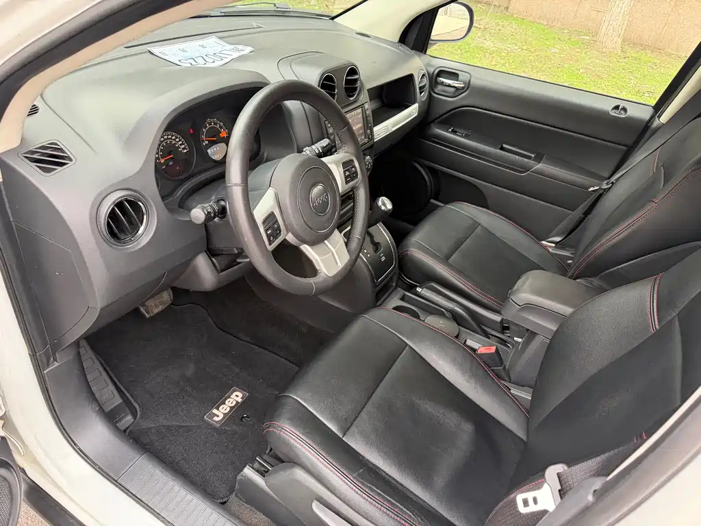 Jeep Compass (Import) — миниатюра 6