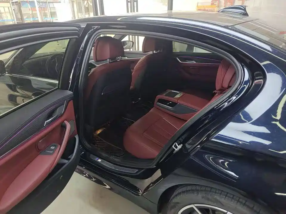 BMW 5 Series — миниатюра 4