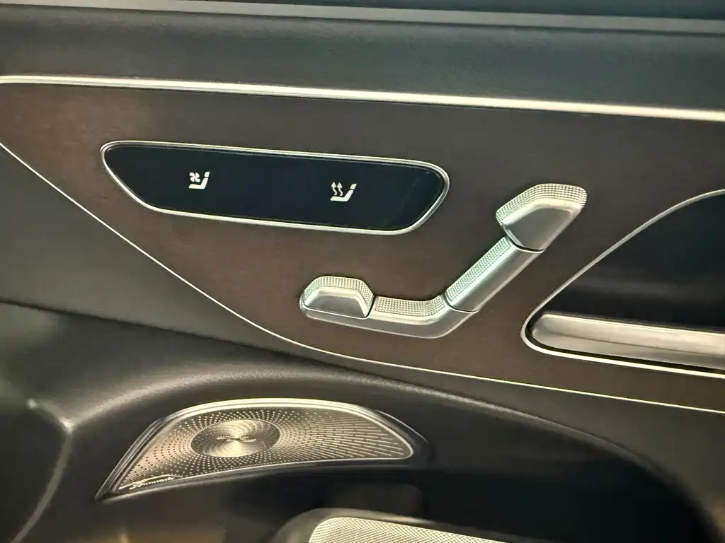 Mercedes-Benz E-Class — миниатюра 10