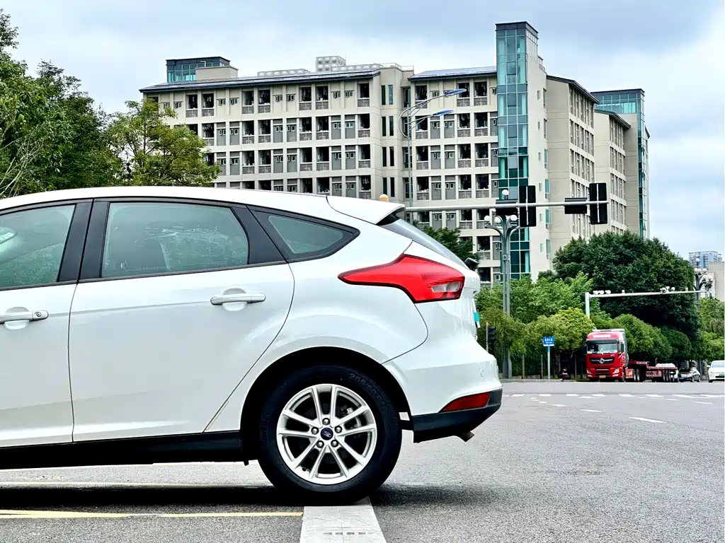 Ford Focus 2015 EcoBoost 125 AT