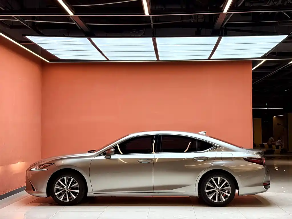 Lexus ES — миниатюра 13