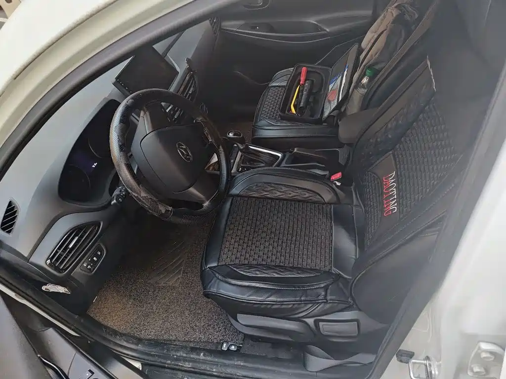 Hyundai Elantra — миниатюра 11