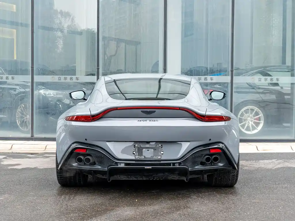 ASTON MARTIN V8 VANTAGE