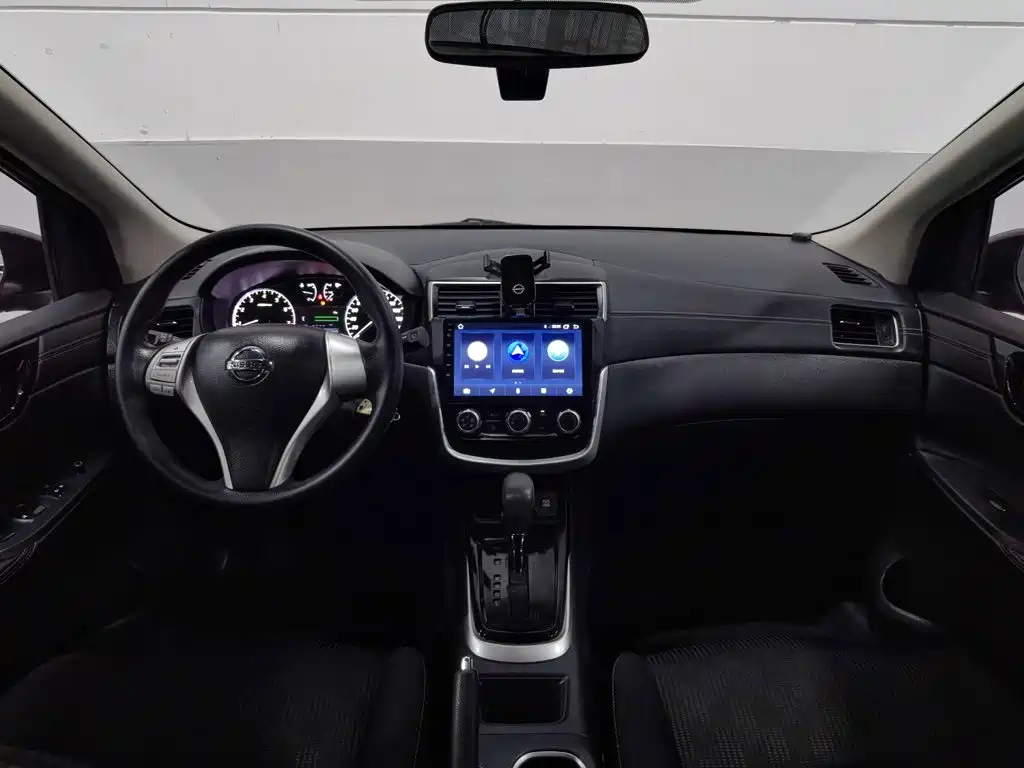 Nissan Tiida — миниатюра 5