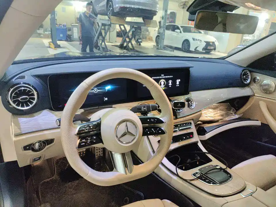 Mercedes-Benz E-Class (Import) — миниатюра 3