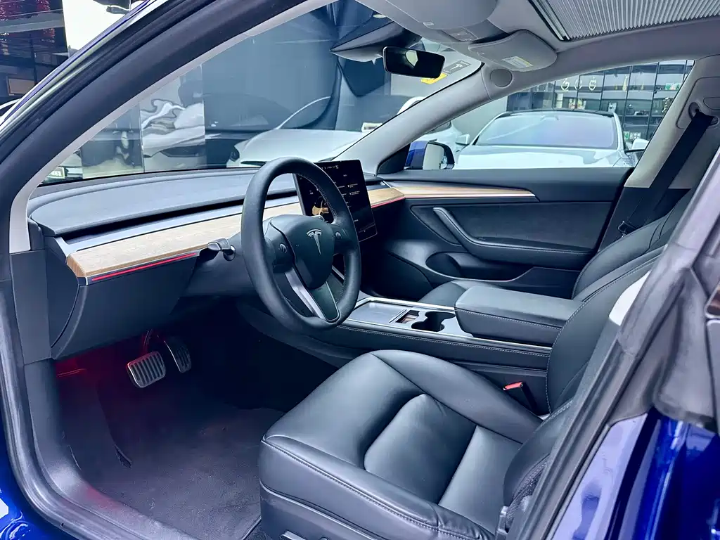 Tesla Model 3 — миниатюра 4
