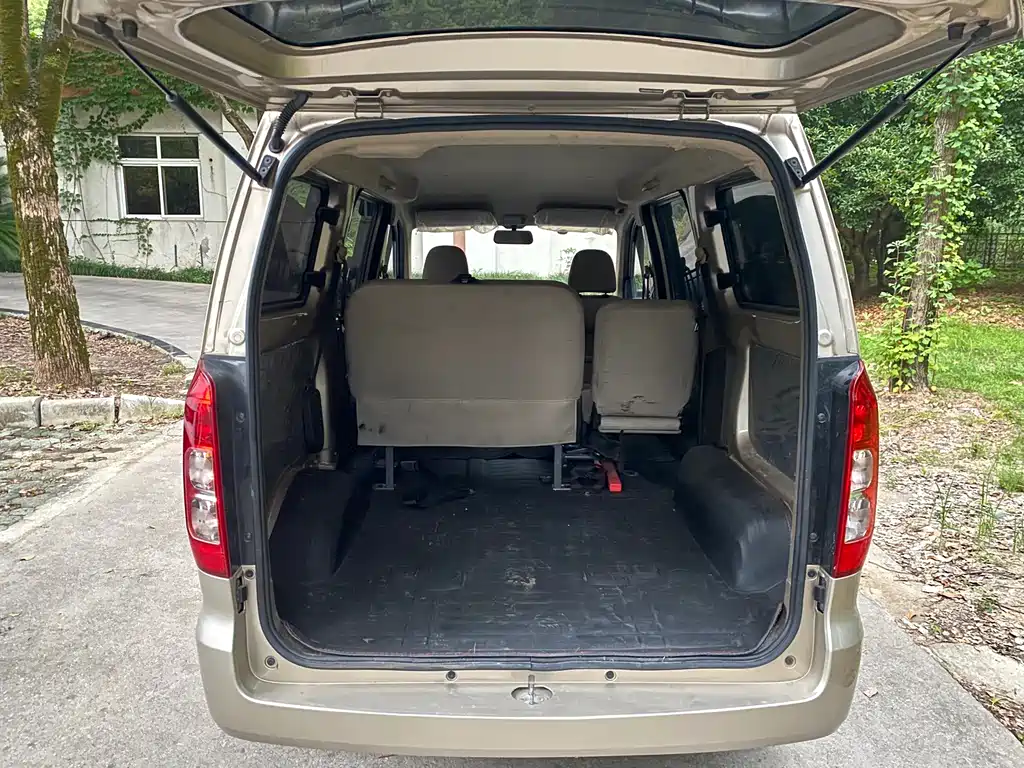 Wuling Hongguang V — миниатюра 13