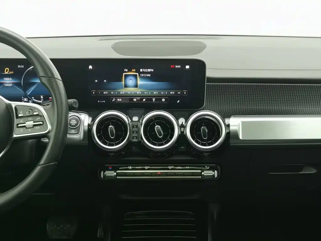Mercedes-Benz GLB — миниатюра 12
