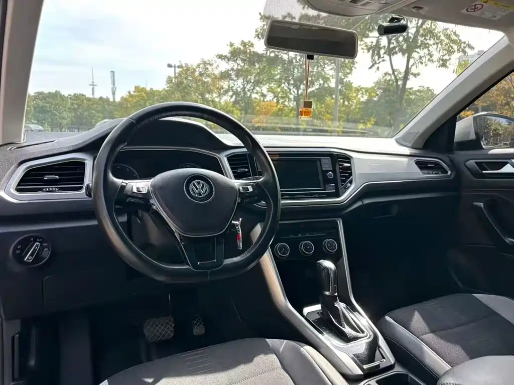 Volkswagen T-Roc - фото 7