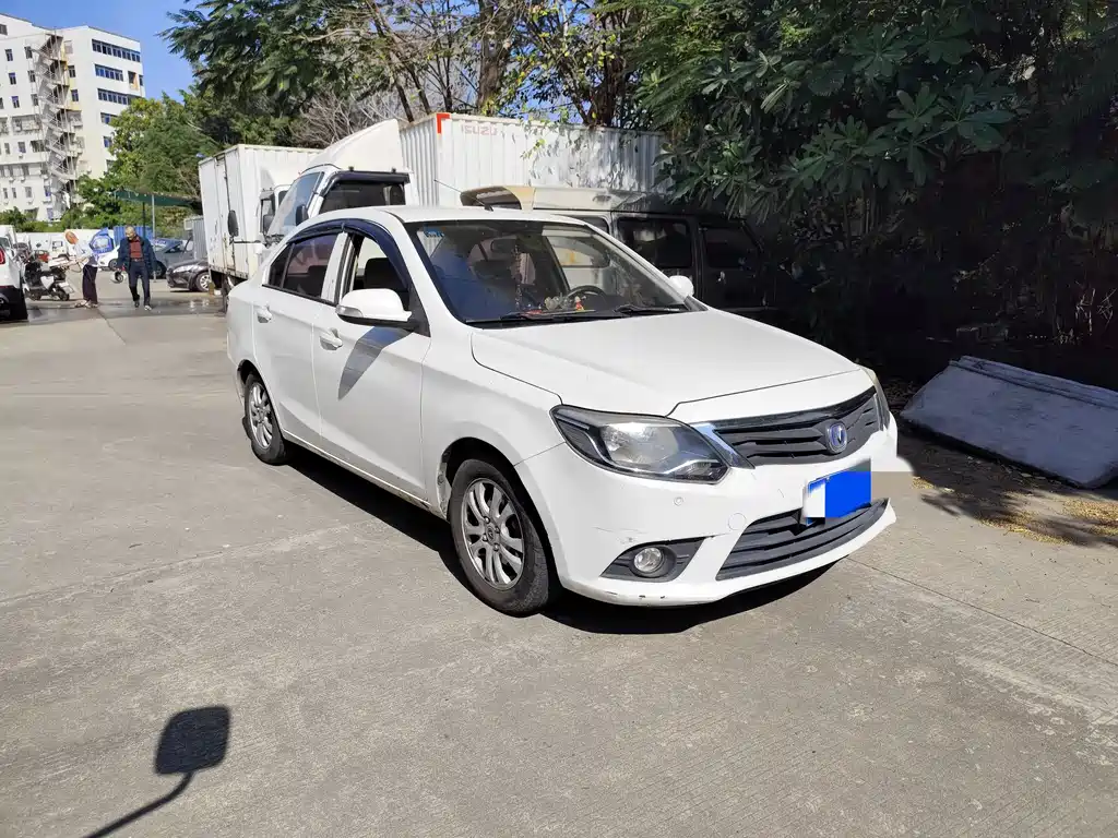 CHANGAN YUEXIANG V3