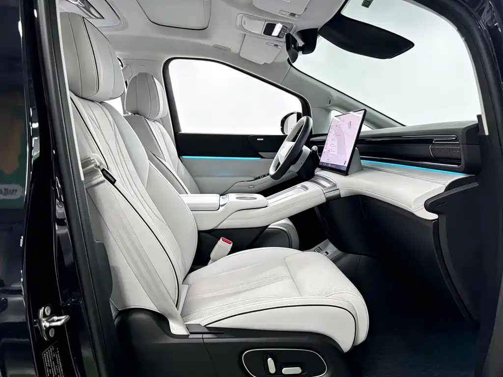 XPeng X9 — миниатюра 8