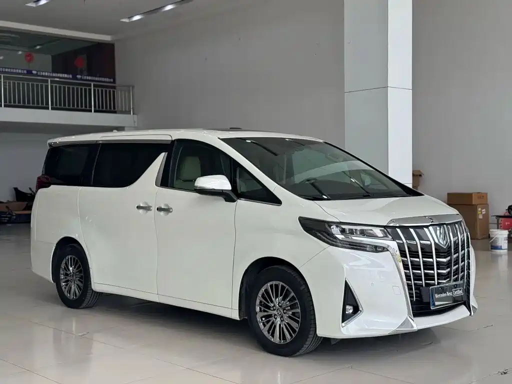 Toyota Alphard — миниатюра 3