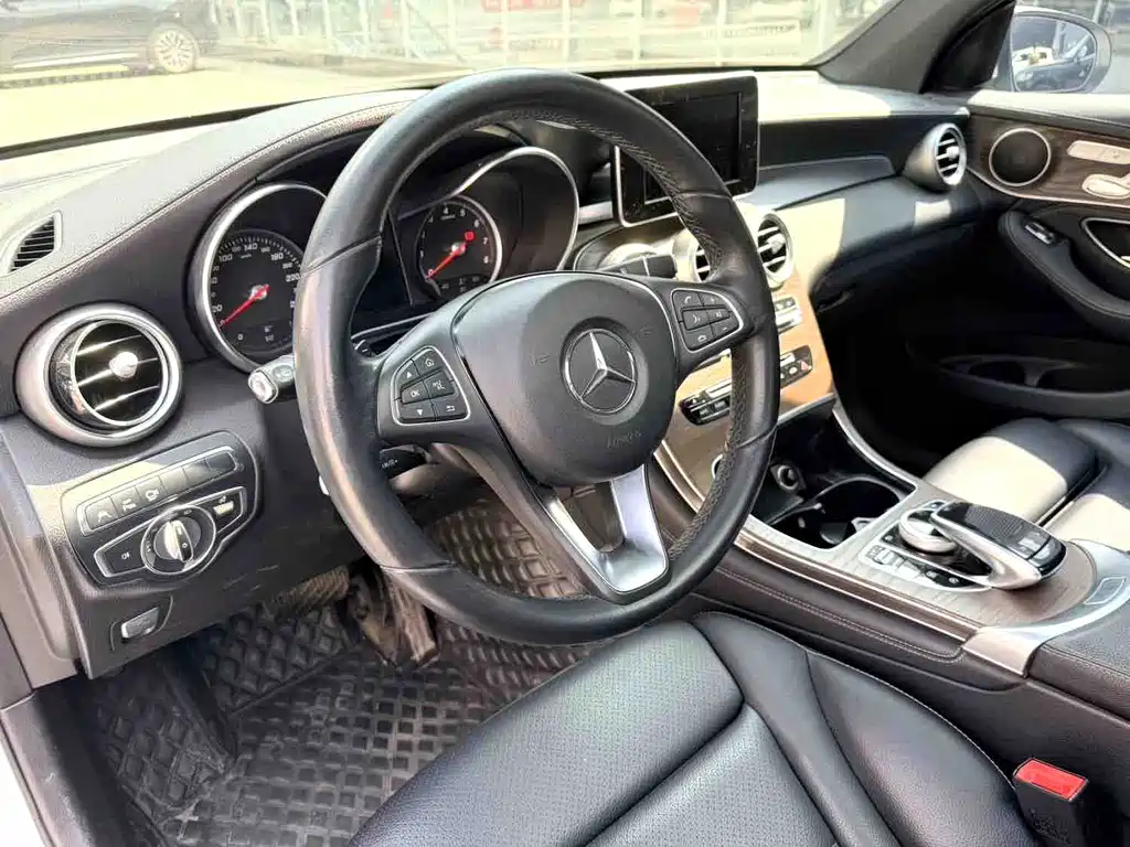 Mercedes-Benz GLC 2017 GLC 300 4MATIC