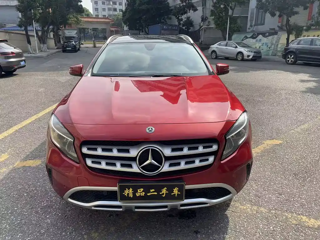 MERCEDES-BENZ GLA
