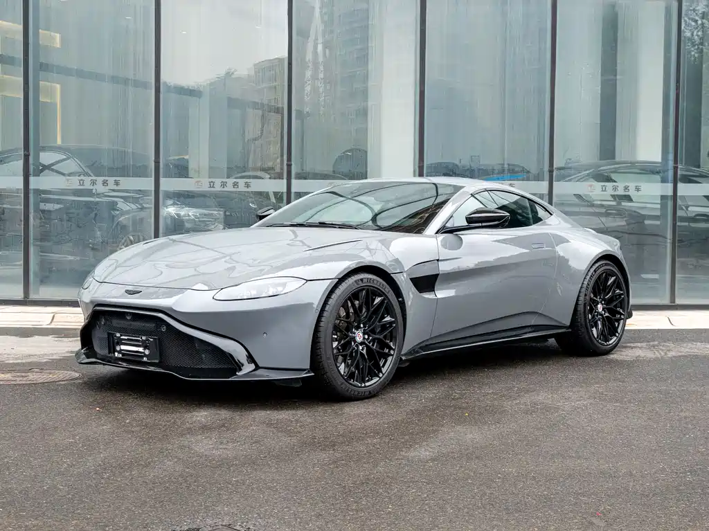 ASTON MARTIN V8 VANTAGE