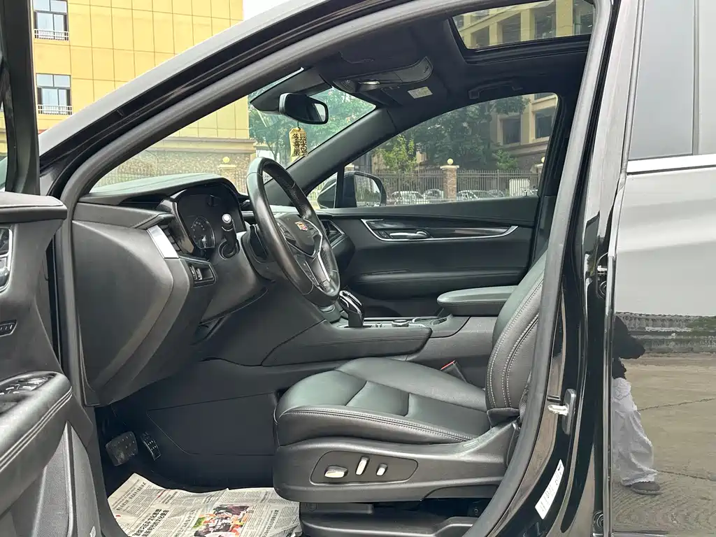 CADILLAC XT5
