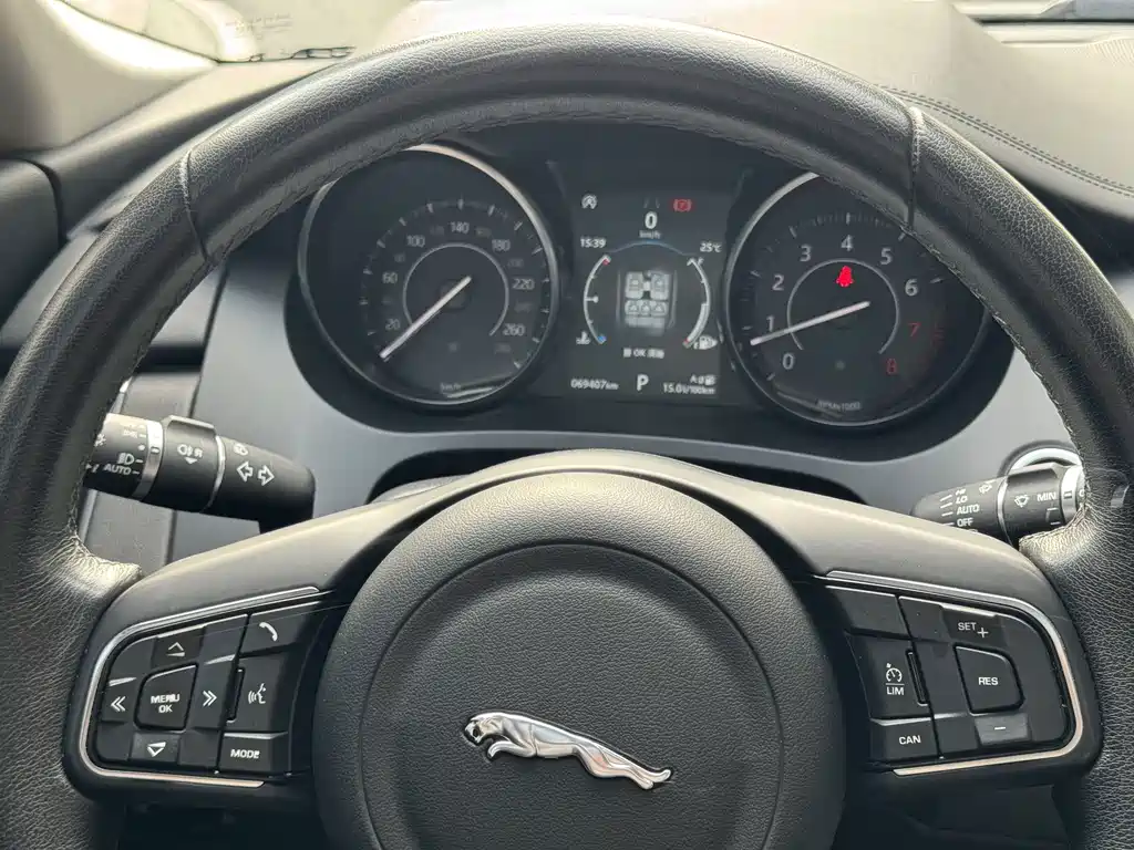 Jaguar E-PACE — миниатюра 17