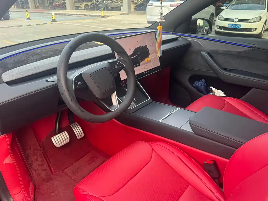 Tesla Model Y L — миниатюра 3