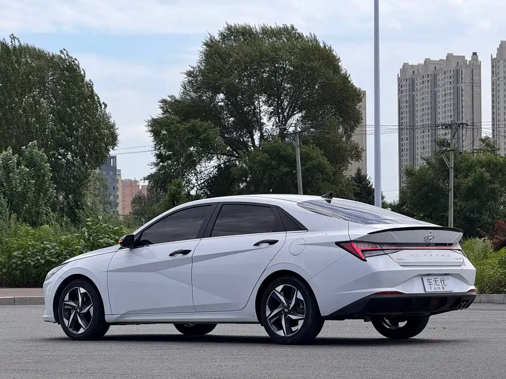 Hyundai Elantra 2022 240TGDi DCT LUX Luxury