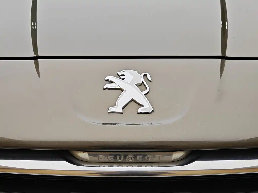 Peugeot 3008 2015 2.0L AT