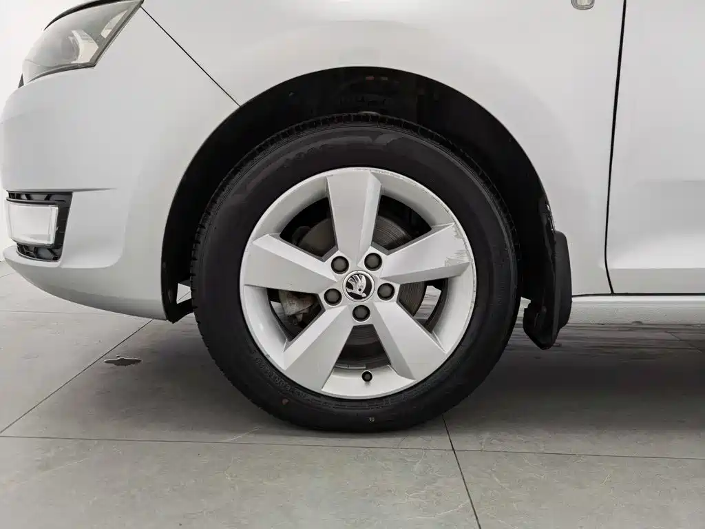 Skoda Rapid — миниатюра 17