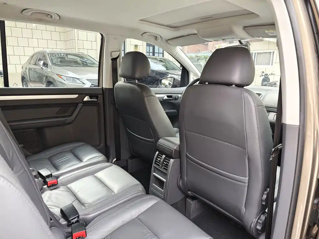 Volkswagen Touran — миниатюра 6