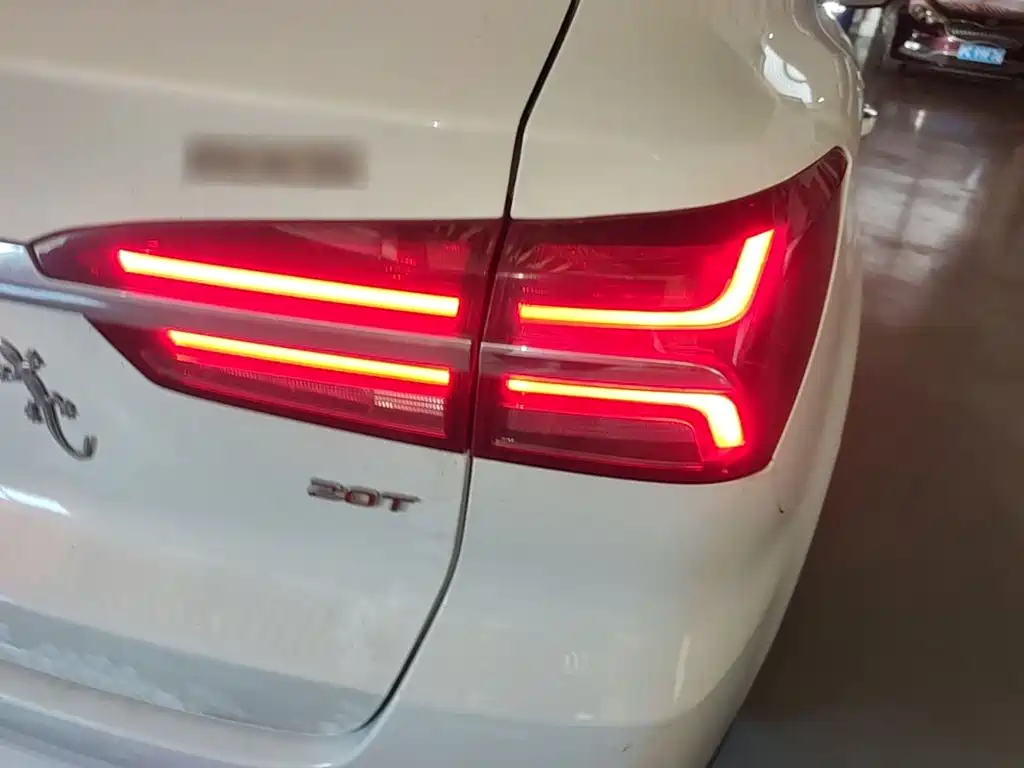 Roewe RX5 — миниатюра 8