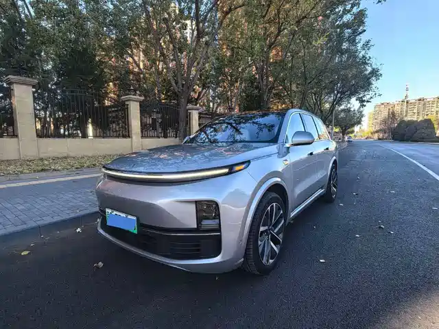 Li Auto IDEAL L8 2023