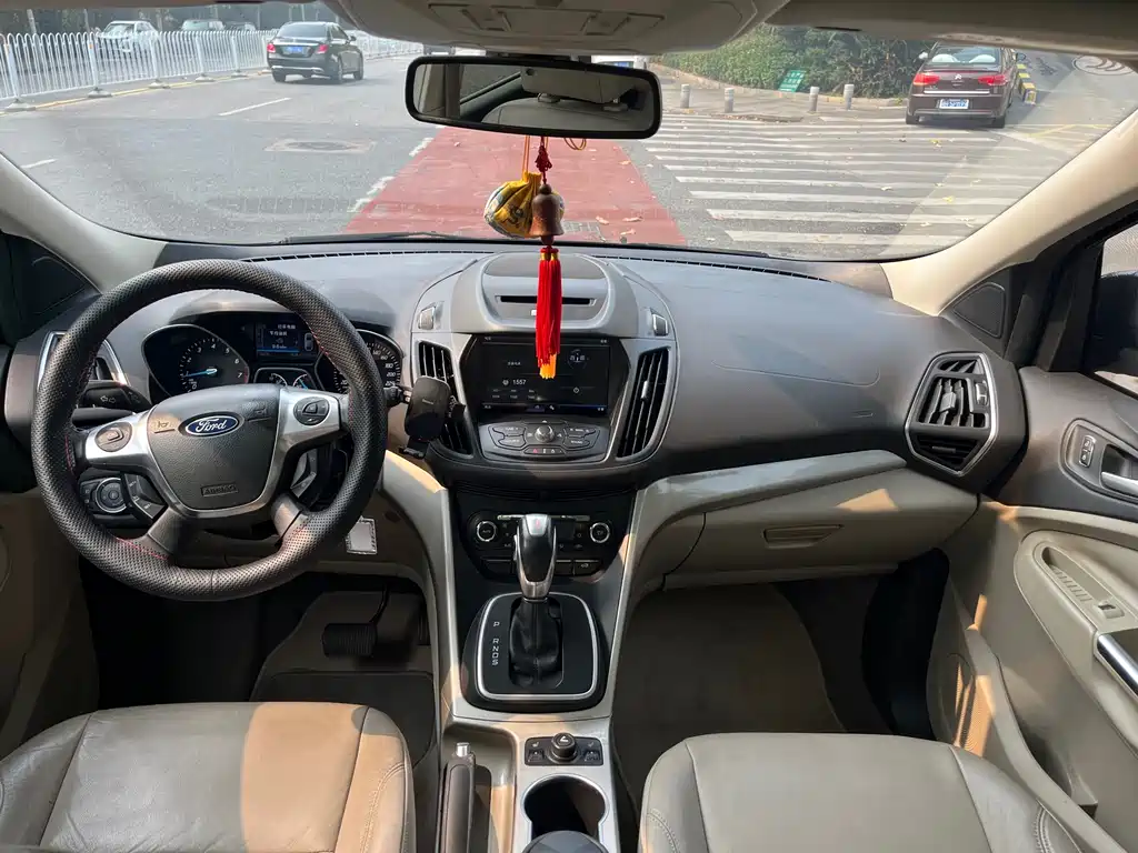 Ford Kuga — миниатюра 9