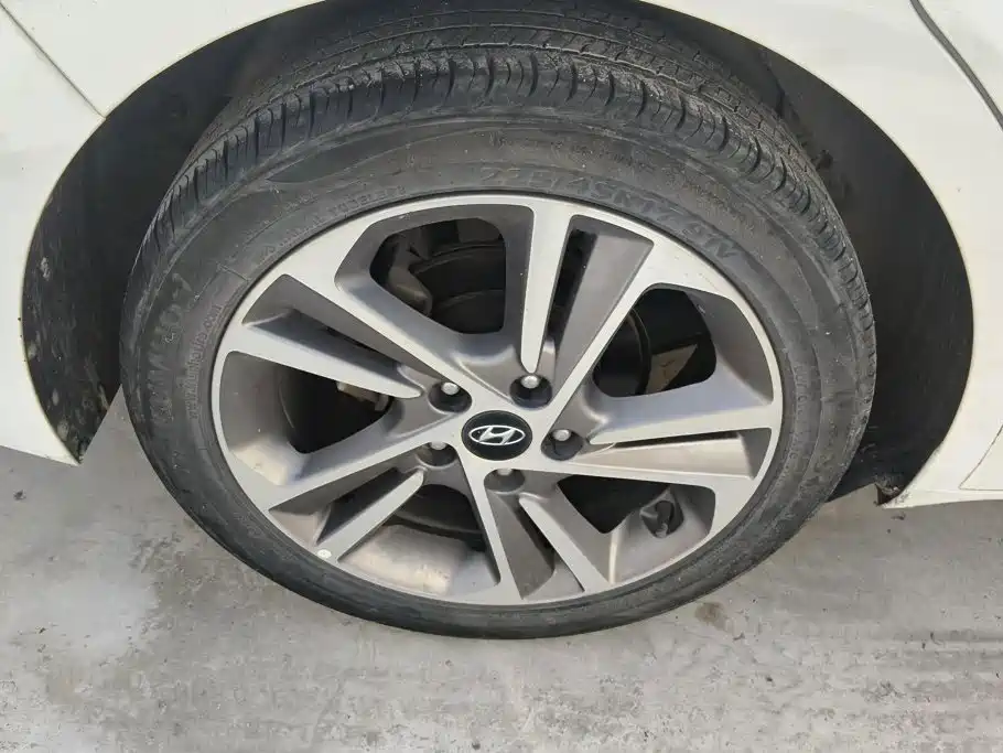 Hyundai Elantra — миниатюра 6