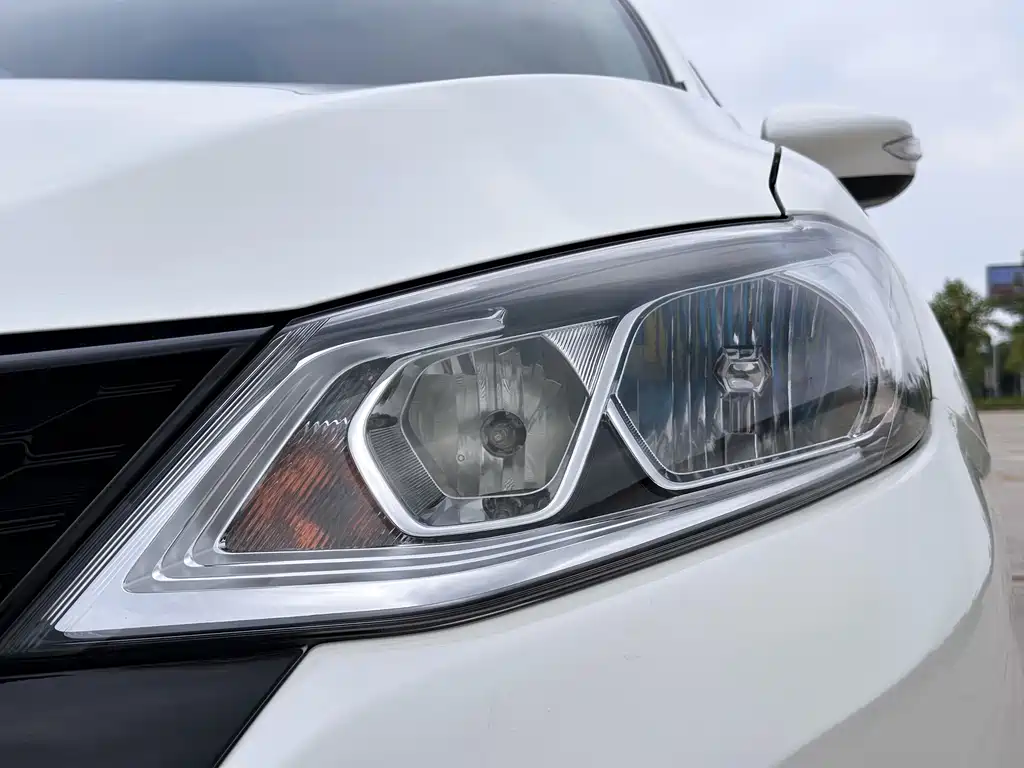 Nissan Tiida — миниатюра 15