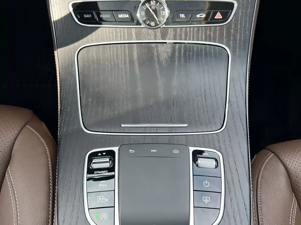 Mercedes-Benz E-Class — миниатюра 11