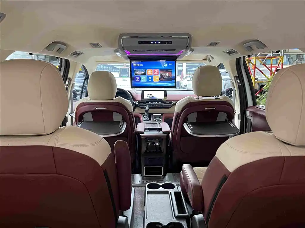 Toyota Granvia — миниатюра 20