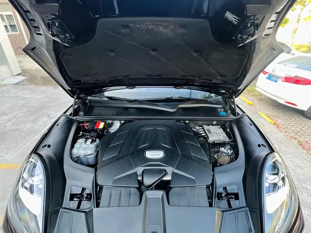 Porsche Cayenne — миниатюра 13