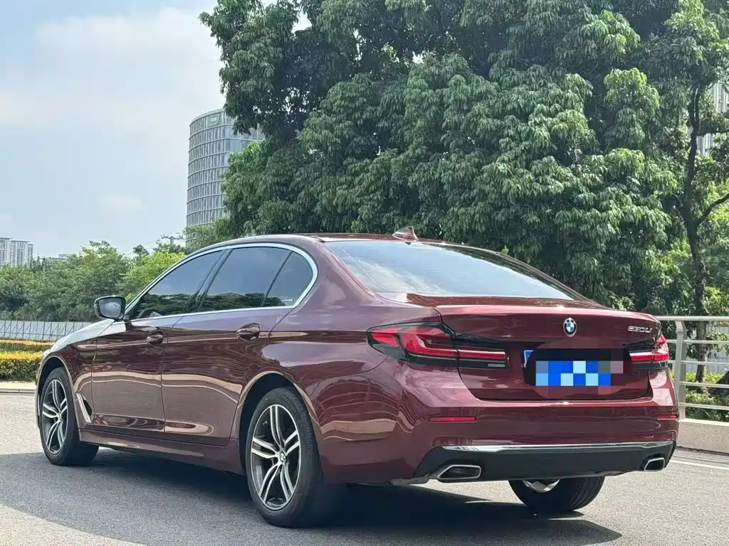 BMW 5 Series — миниатюра 9
