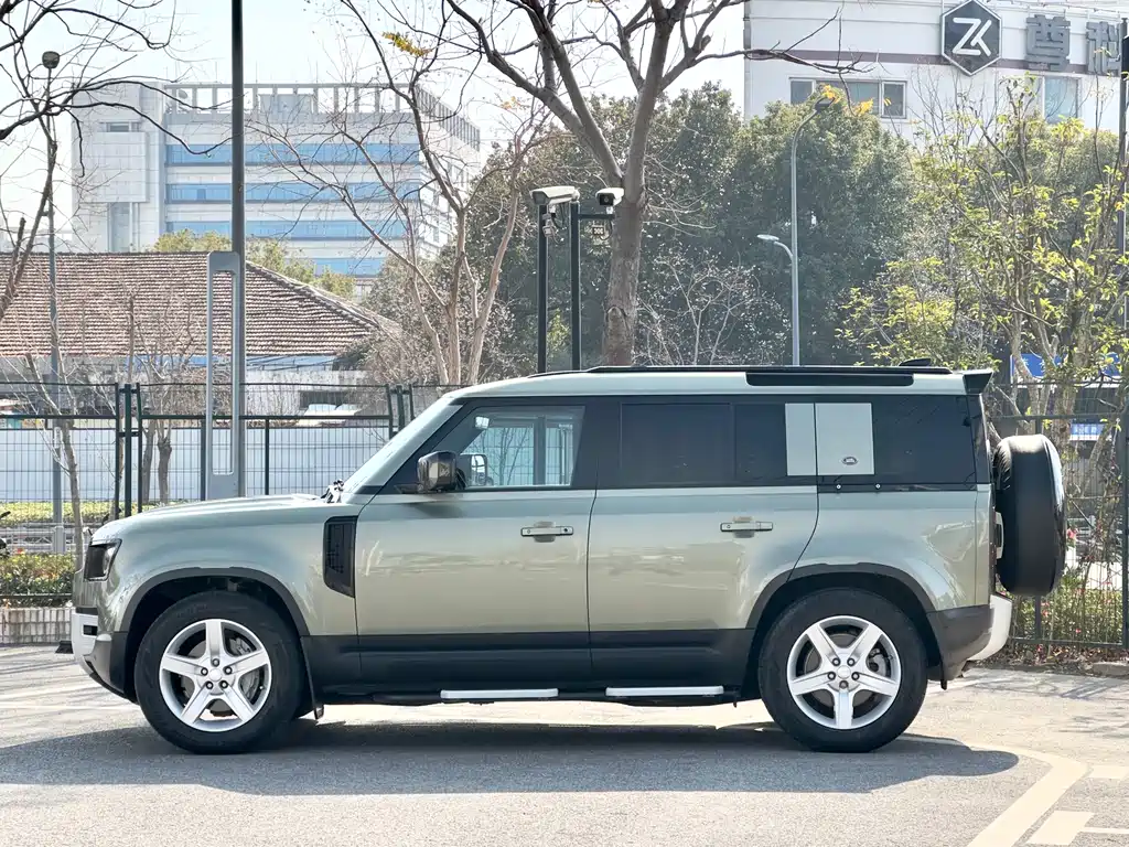 LAND ROVER DEFENDER