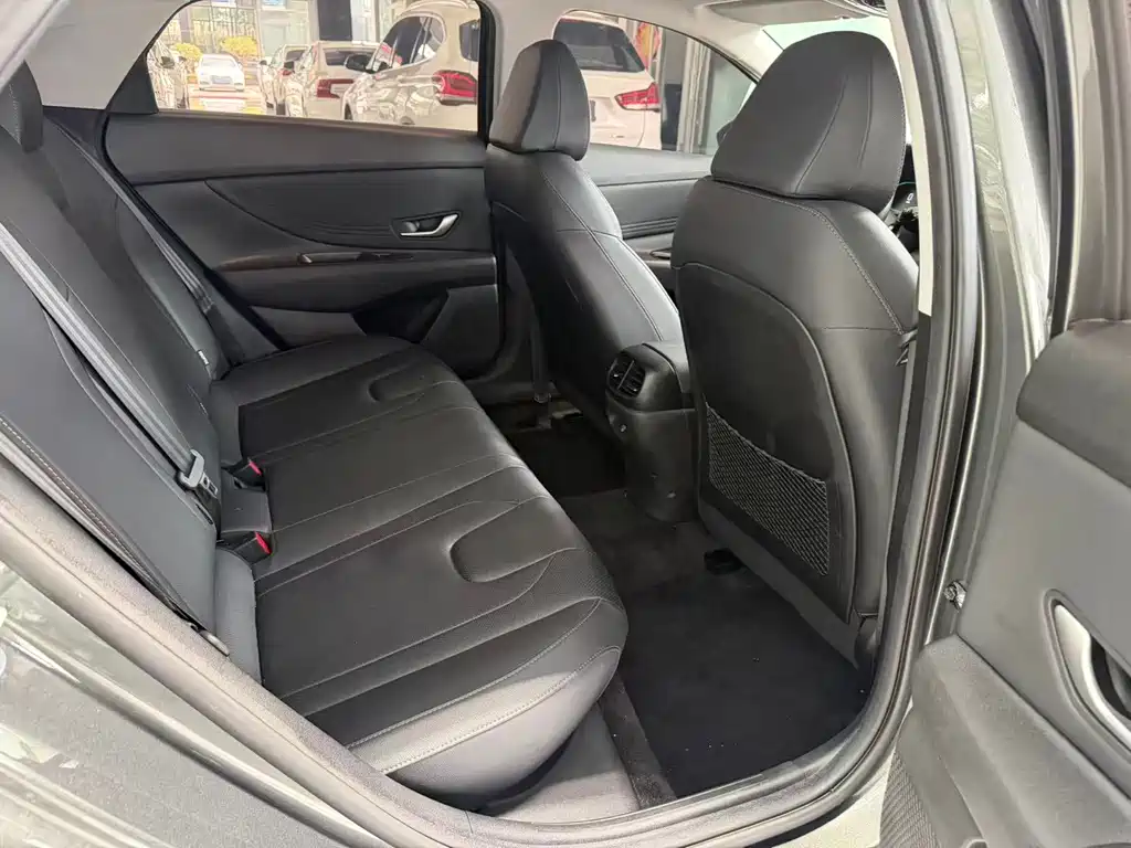 Hyundai Elantra — миниатюра 8