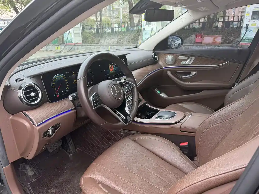 Mercedes-Benz E-Class — миниатюра 7