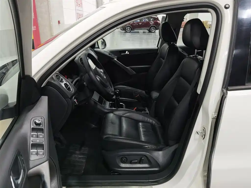 Volkswagen Tiguan 2012 1.8TSI MT