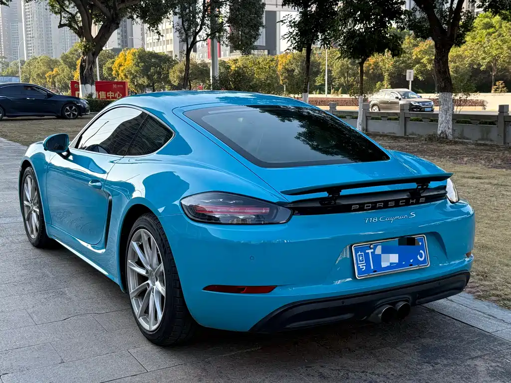 PORSCHE 718