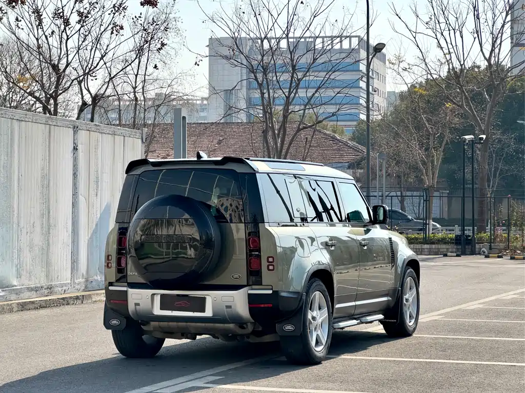 LAND ROVER DEFENDER