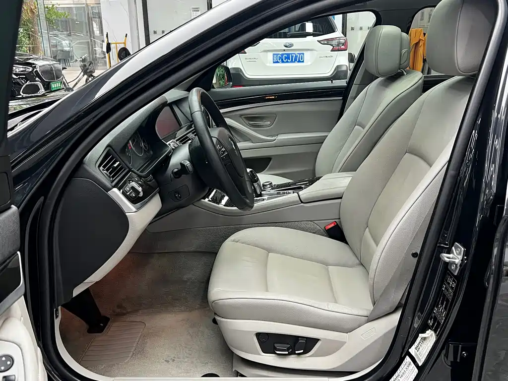 BMW 5 Series (Import) — миниатюра 12