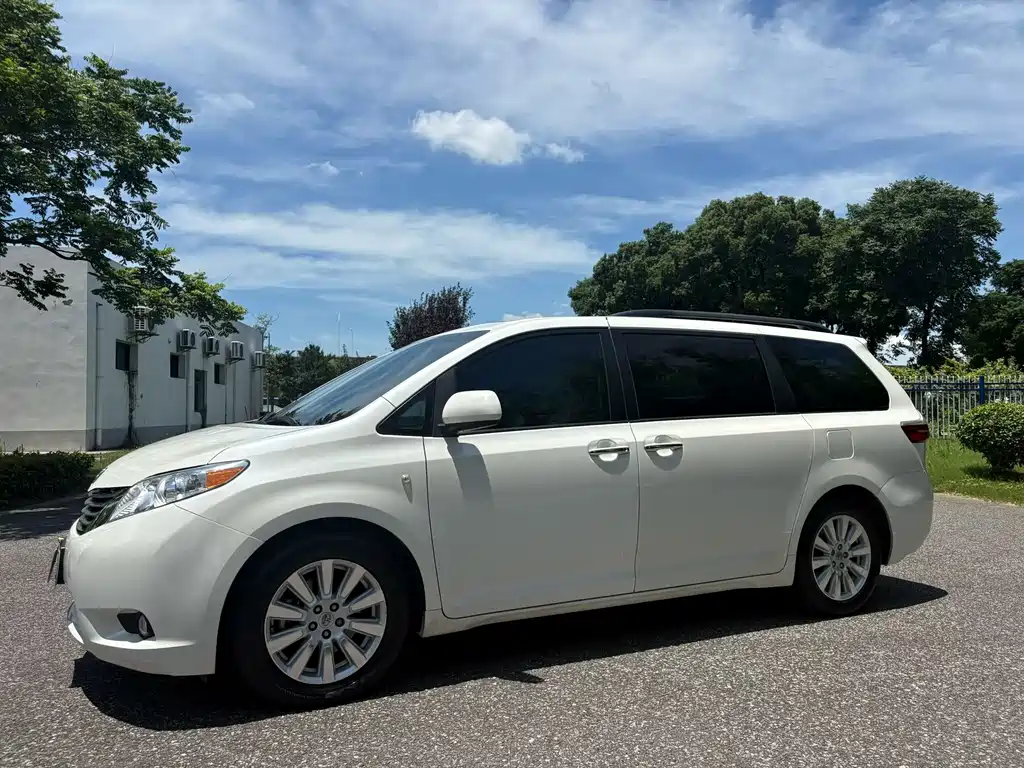 Toyota Sienna 2015 3.5L LE