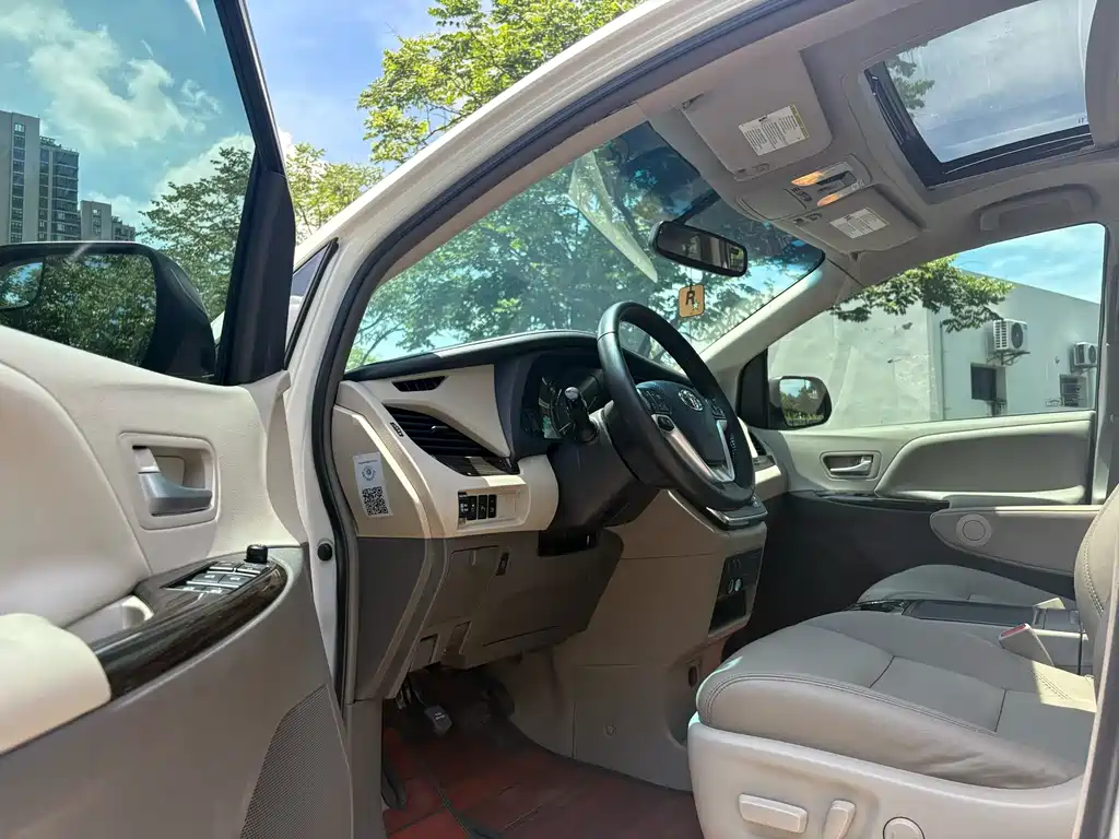 Toyota Sienna 2015 3.5L LE