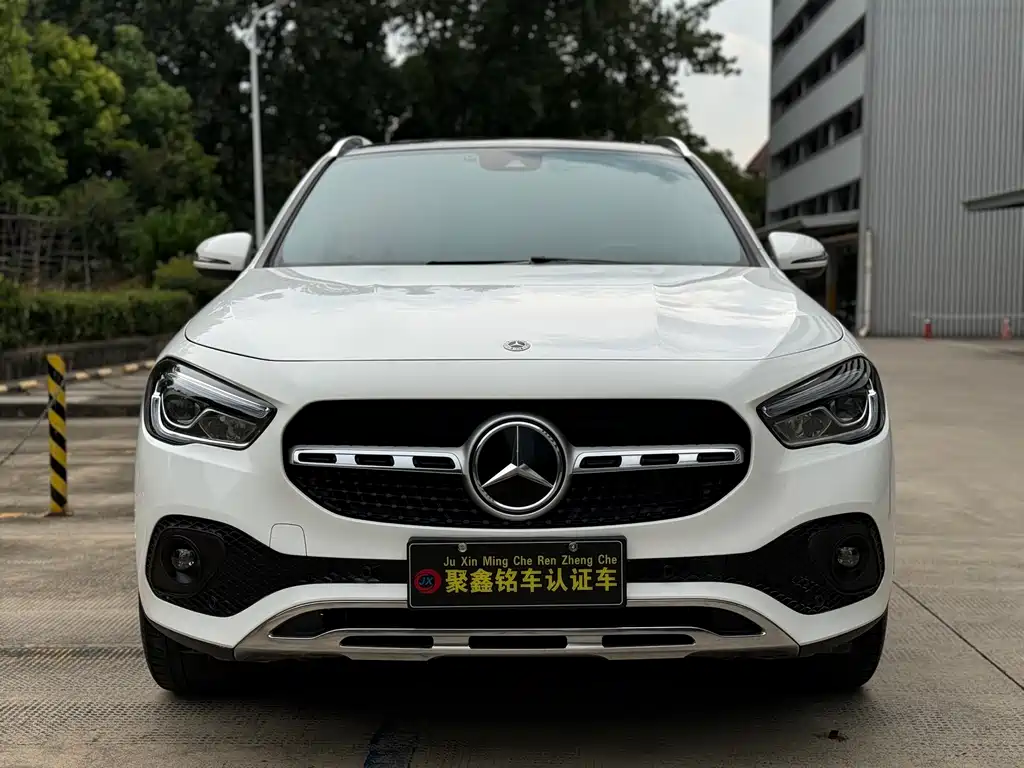MERCEDES-BENZ GLA