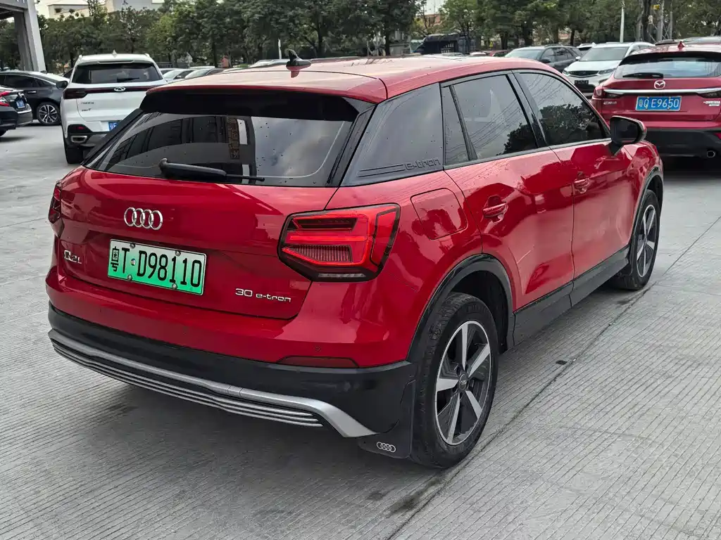 AUDI Q2L E TRON